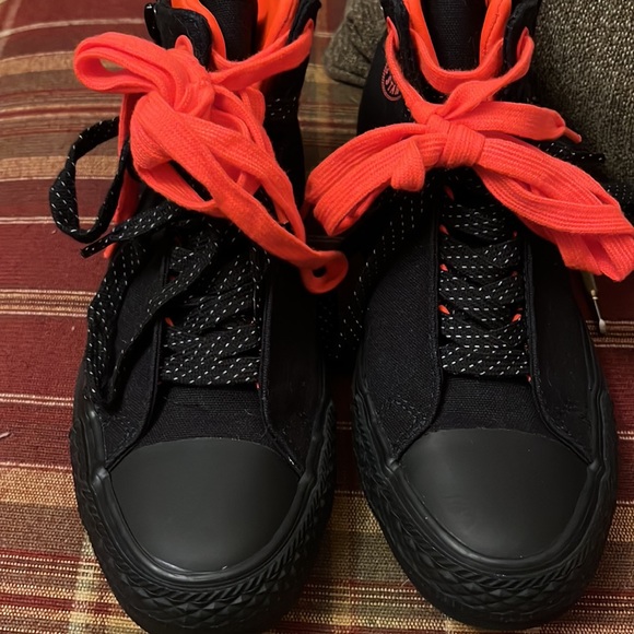 Converse with Lunarion - Picture 2 of 11